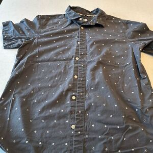 The north face, moon phases grayblue, shirt short sleeve size large, cool look.